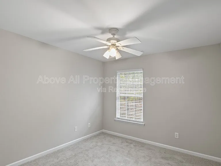 400 Berlin Way — Photo 29