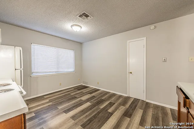5011 Thomas Paine Dr — Photo 16