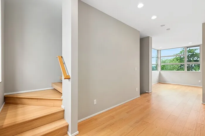 2351 Yale Ave E — Photo 19