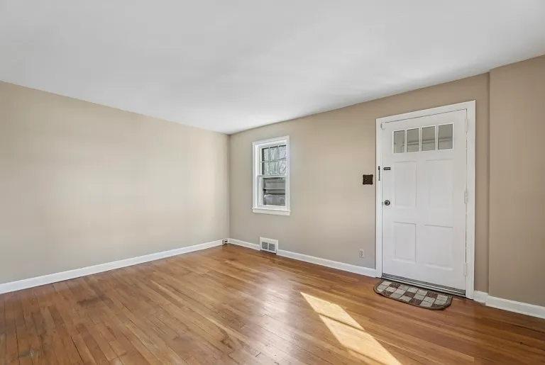 199 Kearny Ave — Photo 3