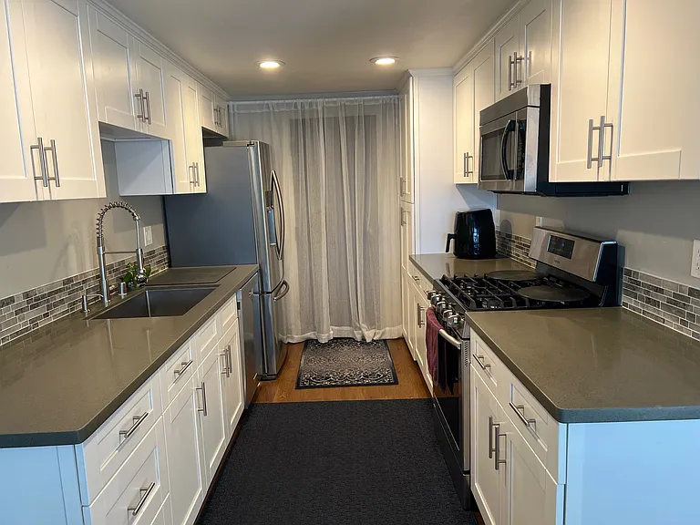 266 S Madison Ave — Photo 10