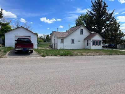 137 4th Ave SW, Cut Bank, MT, 59427