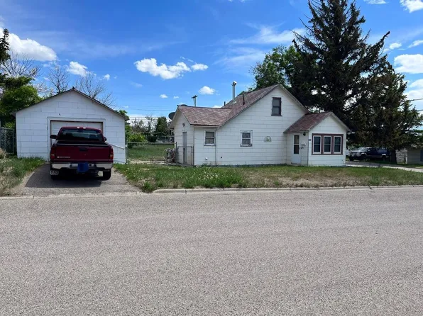 137 4th Ave SW, Cut Bank, MT 59427