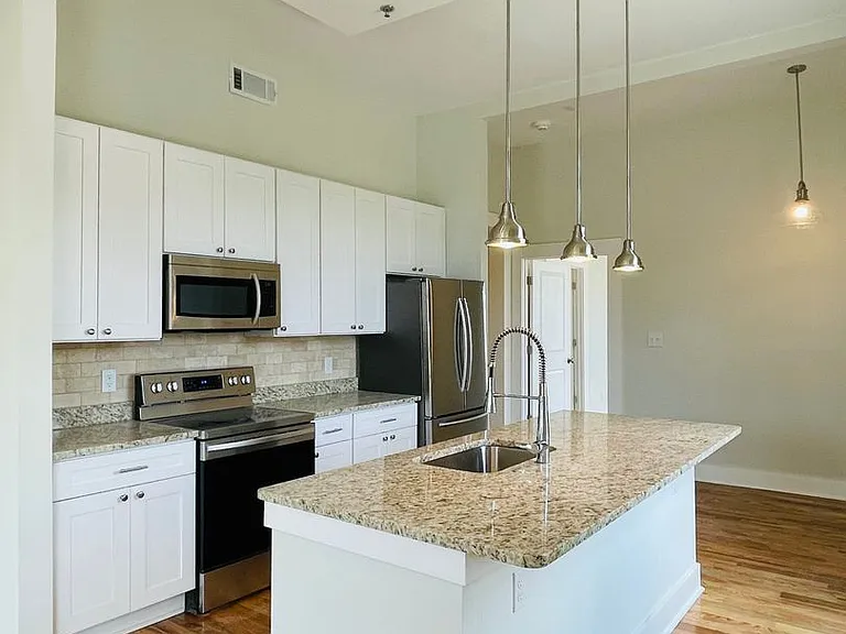 146 E Washington St — Photo 15