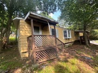 17 Northwood Dr, High Bridge, NJ 08829