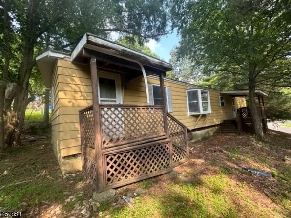 17 Northwood Dr, High Bridge Boro, NJ 08829
