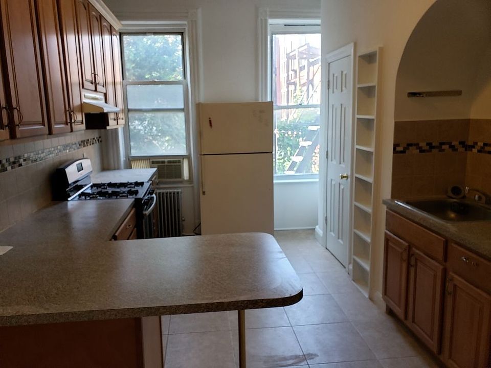 1st image of 102 Bedford Ave APT 2L