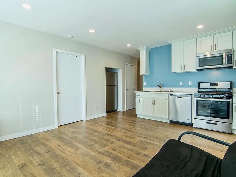 3410 Walton Ave #4 — Photo 4