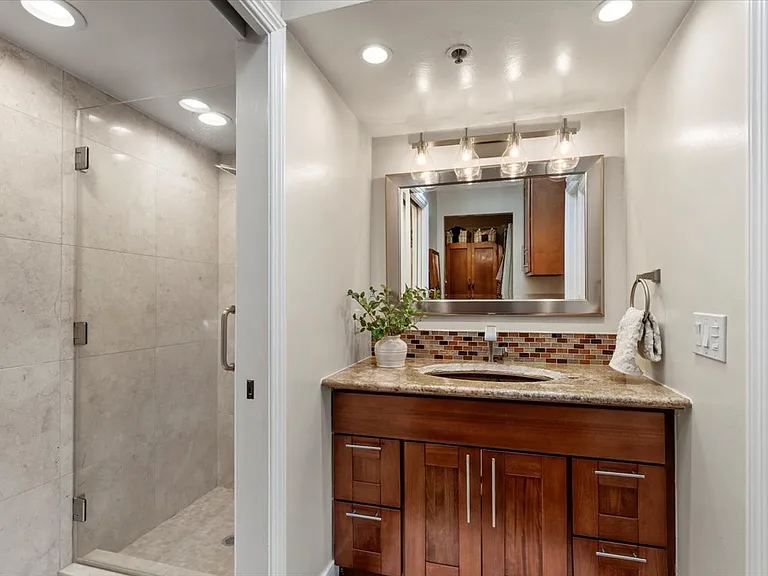 885 Jordan Ave — Photo 12