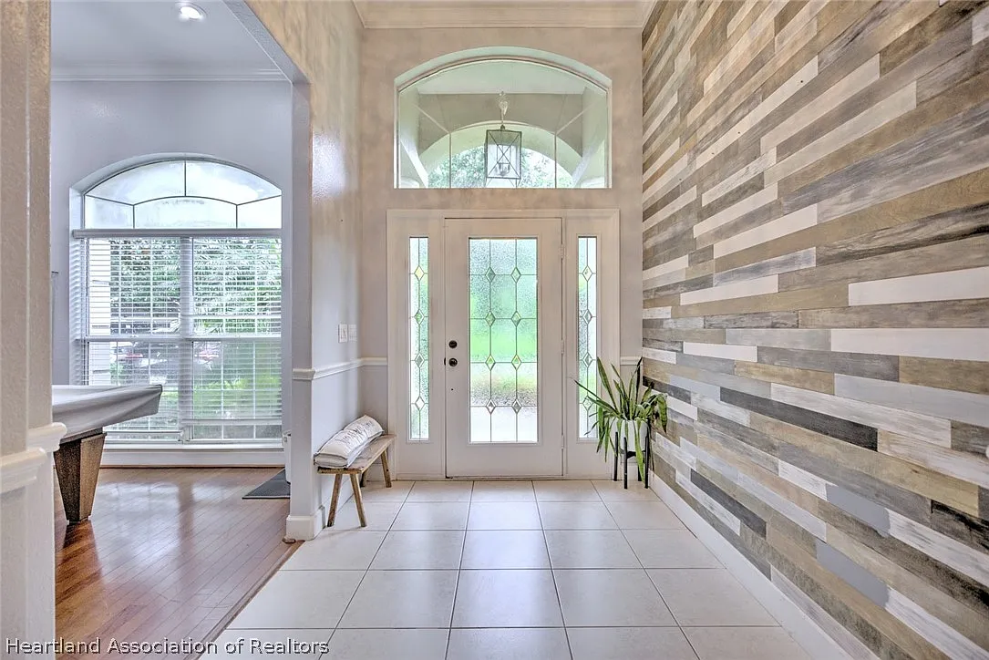 3 bed, 2.0 bath, 2361 sqft, $2,950 — Photo 4