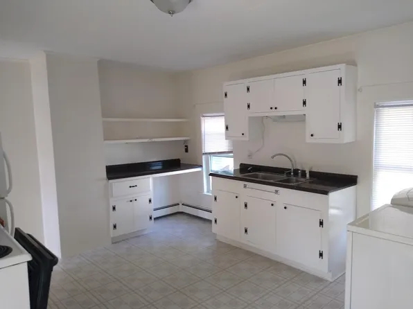 5 Elm St #B, Pittsfield, NH 03263