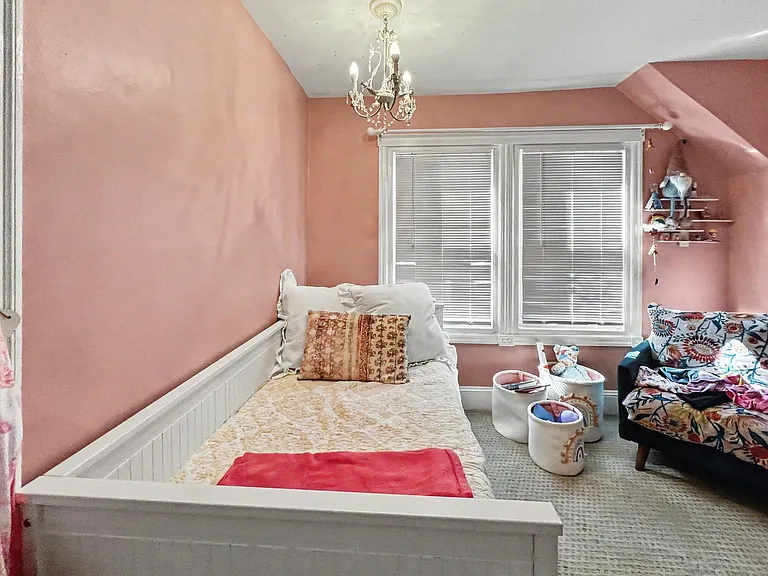 1039 Rees Ave — Photo 21