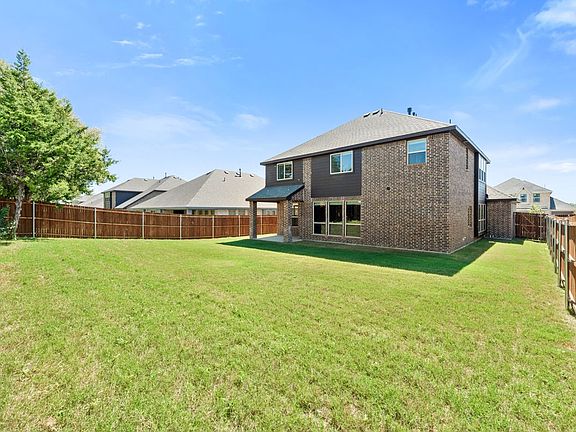 4th image of 323 W Milas Ln