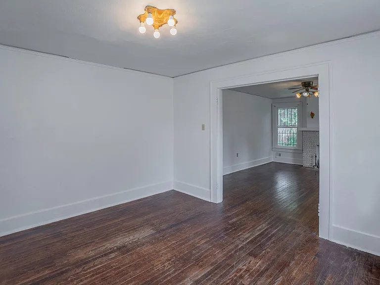 1018 Lewis St — Photo 12
