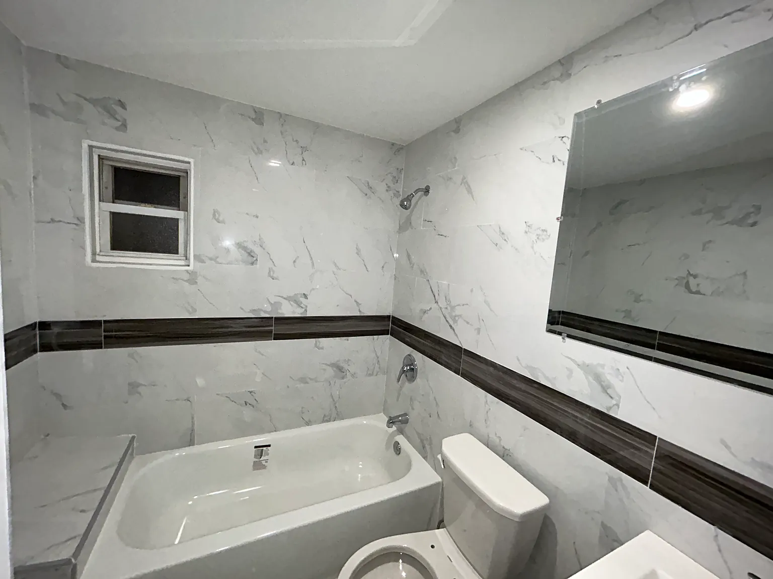 3 bed, 1000 sqft, $1,000 — Photo 2