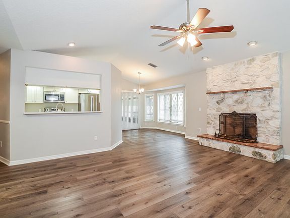 4th image of 20507 Maxim Pkwy