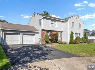 322 Grix Ct, New Milford, NJ 07646