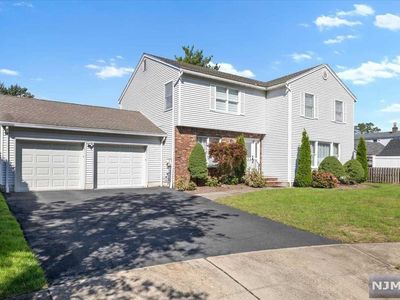 322 Grix Ct, New Milford, NJ, 07646