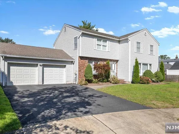 322 Grix Ct, New Milford, NJ 07646