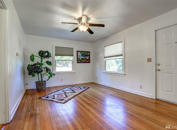 5th image of 1103 Fairview St SE