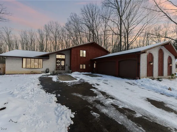 17421 Honeysuckle Ln, Columbia Station, OH 44028