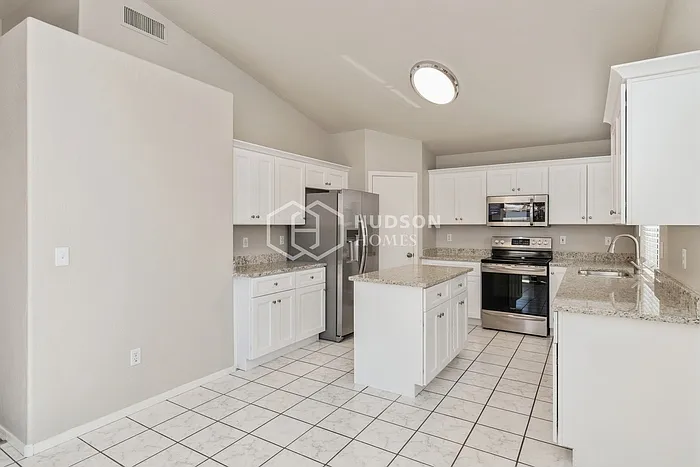843 E Morelos St — Photo 7