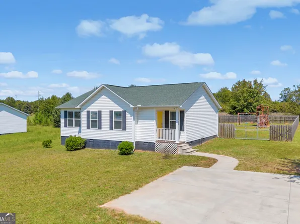 402 Memorial Rd, Hartwell, GA 30643