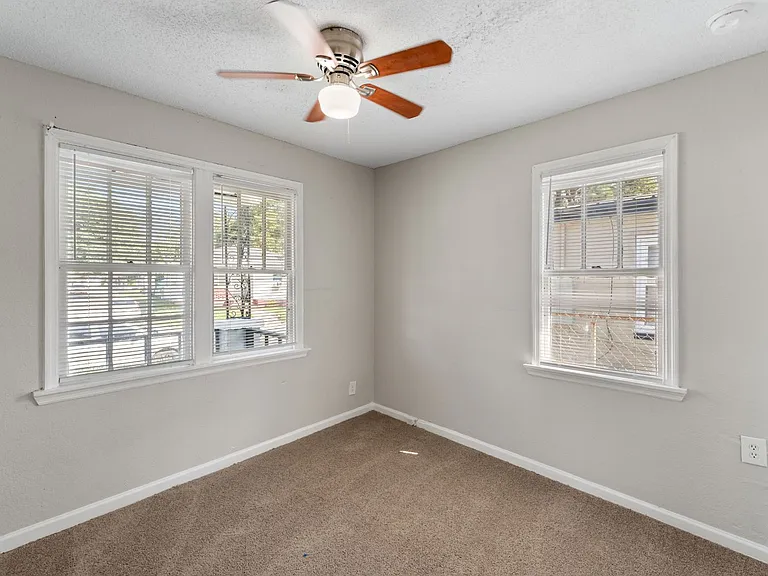 132 Jenks St — Photo 10