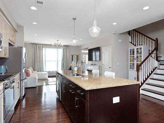 4th image of 3323 Battery Park Pl