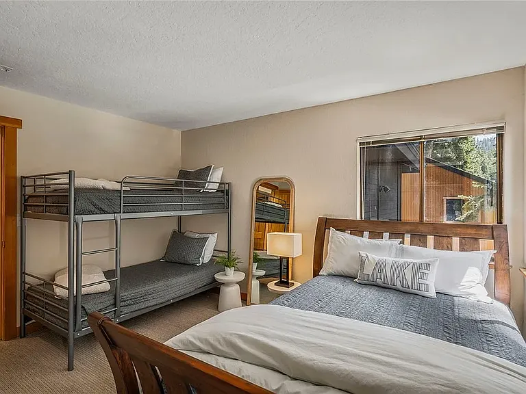 562 Chiquita Ct — Photo 10