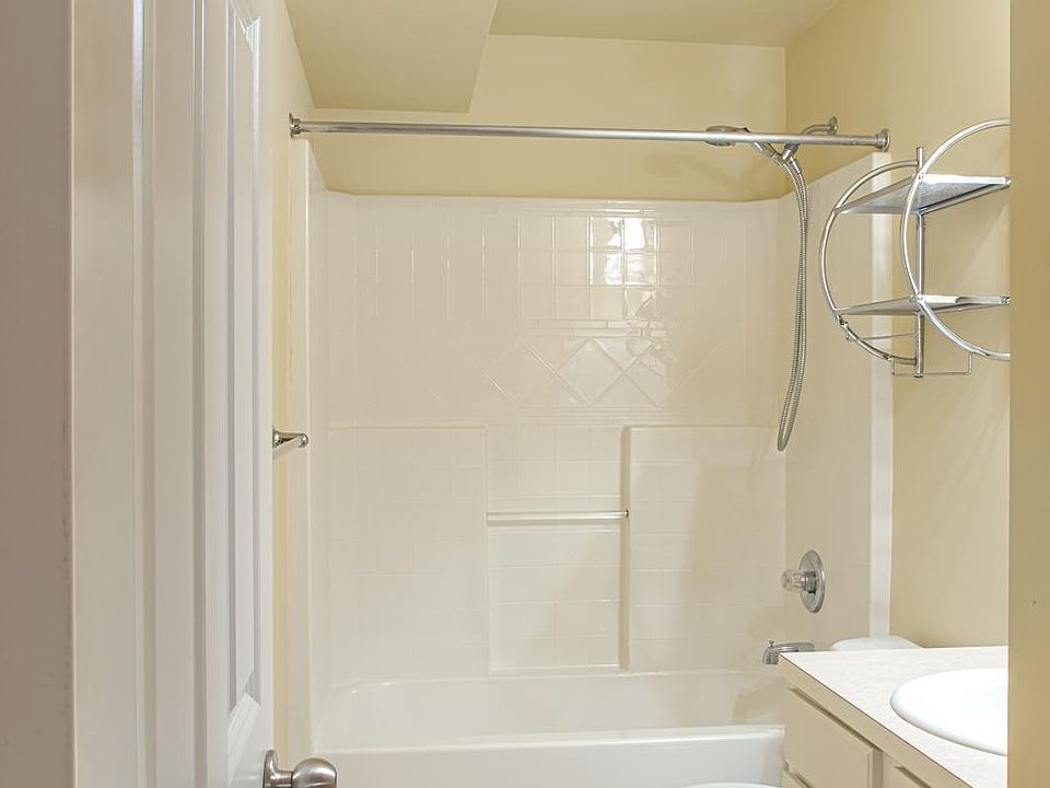 1st image of 7208 NE 182nd St #306