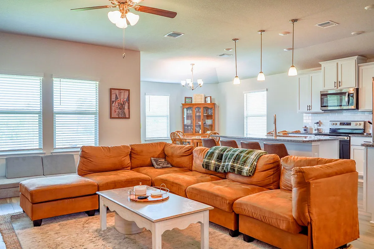 Building Photo - 6260 Matagorda Rd