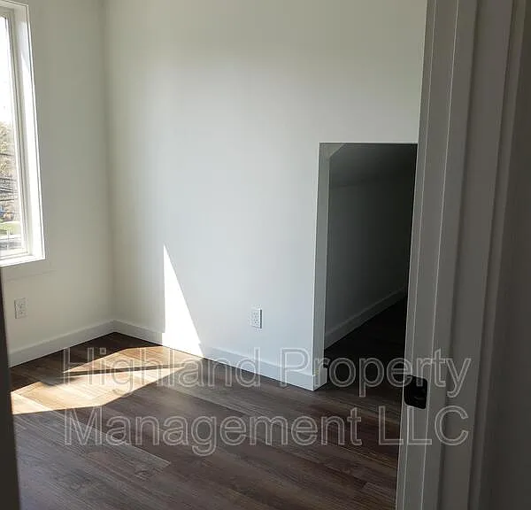 902 NE Colorado St #301 — Photo 5