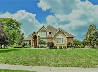602 Whispering Pines Ave, Tipp City, OH 45371