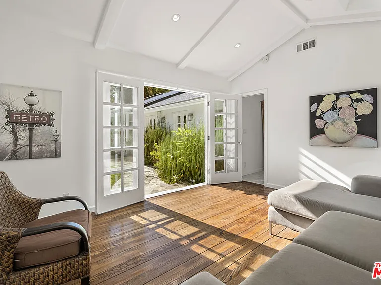 2761 Hutton Dr — Photo 20