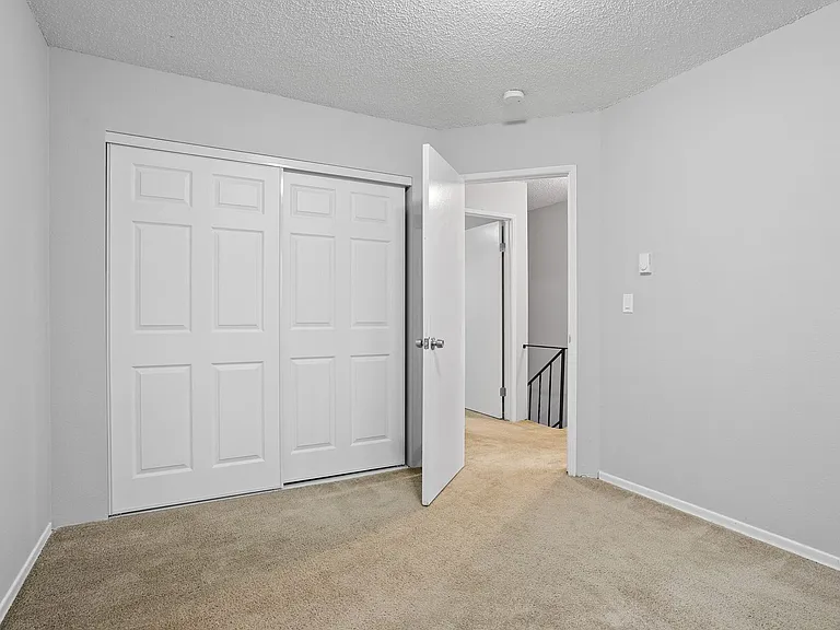 Wetherburne Square Townhomes — Photo 8