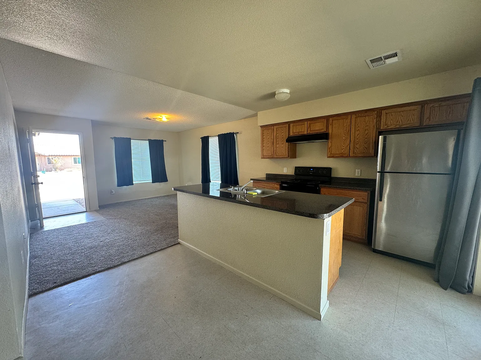 3 bed, 1070 sqft, $1,550 — Photo 2