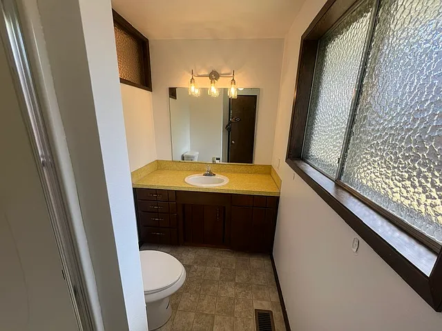 825 NW 21st Ave — Photo 18