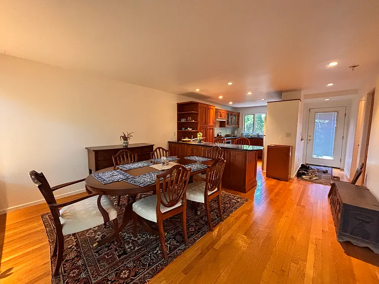 8 Bond St — Photo 5
