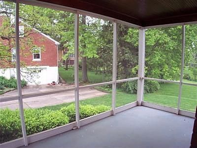 4th image of 1911 Hayselton Dr