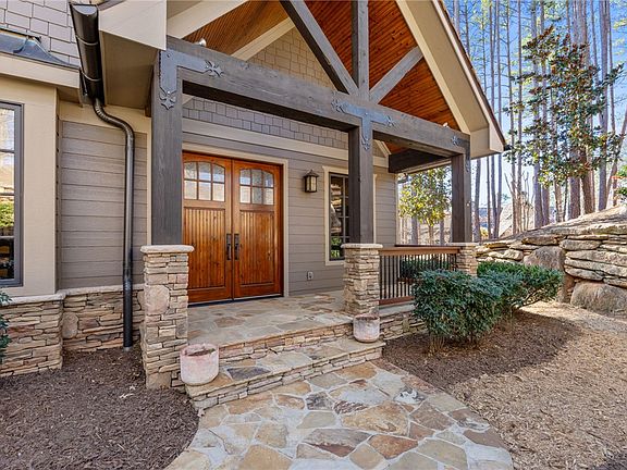 3rd image of 811 Top Ridge Dr