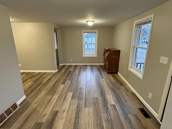 2nd image of 1540 Barlow St