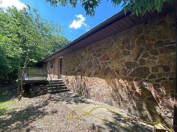 4th image of 3512 Redbud Dr