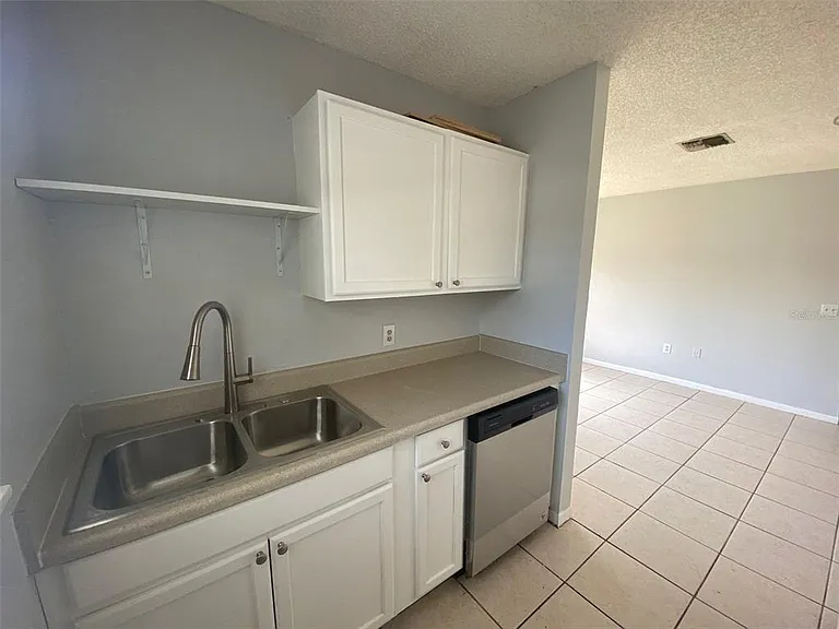 605 Hennessee St — Photo 3