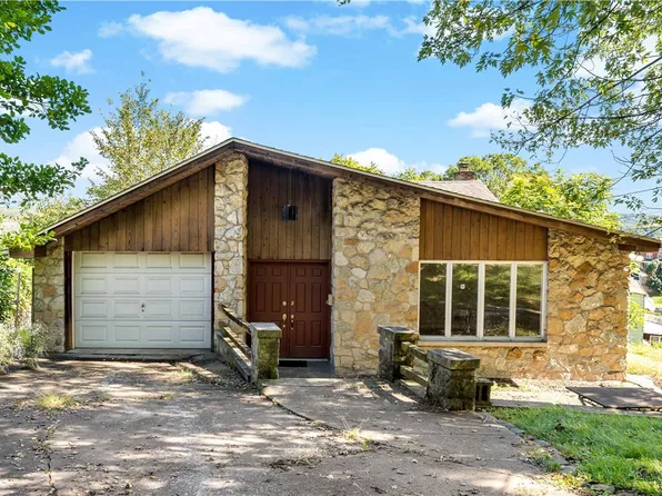 526 State Route 885, Clairton, PA 15025