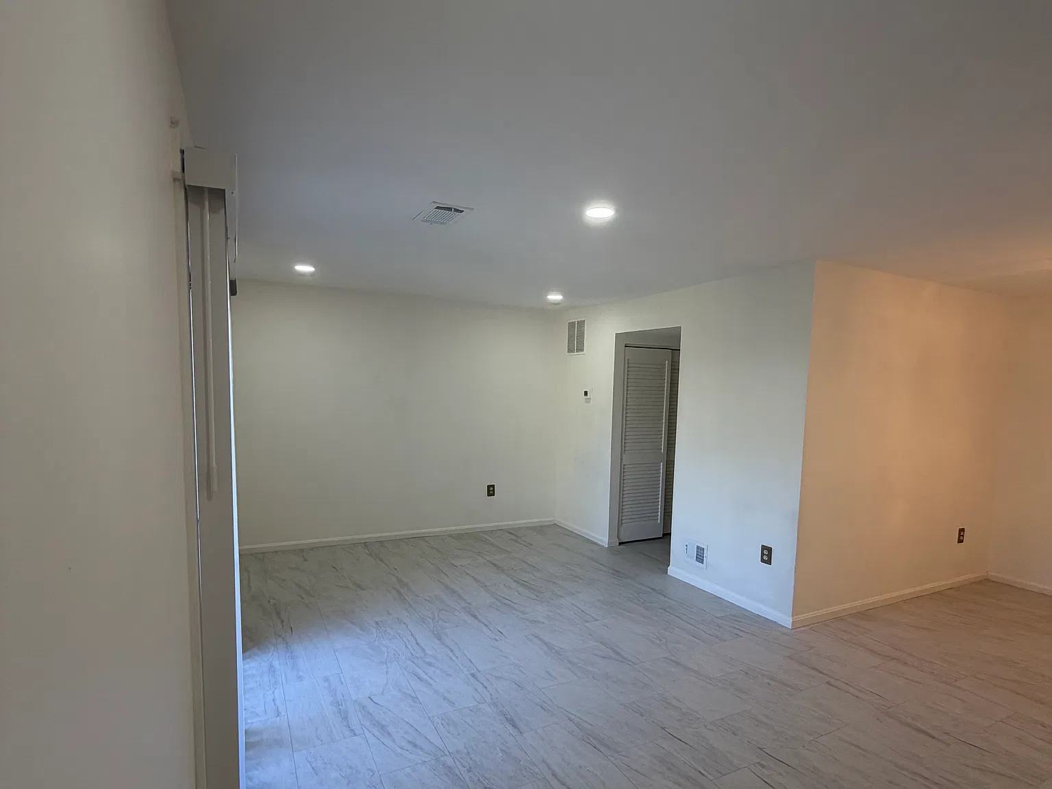 3 bed, 1.5 bath, 1332 sqft, $2,400 — Photo 2