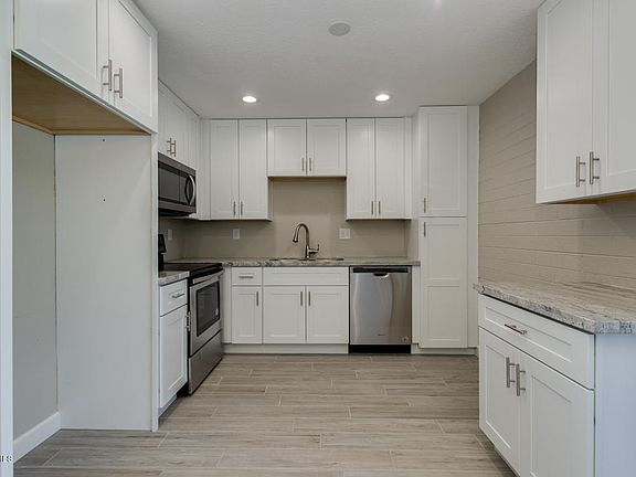 2nd image of 539 S Mulberry
