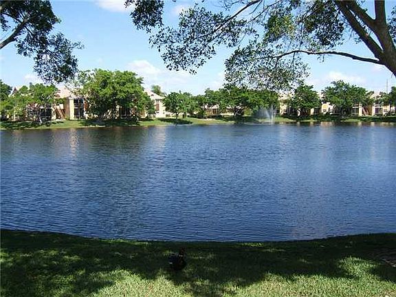 5th image of 621 Cypress Lake Blvd APT B