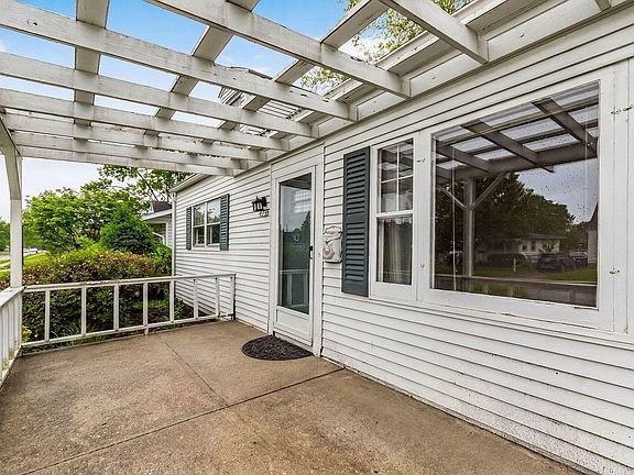 3rd image of 4235 Ashgrove Dr