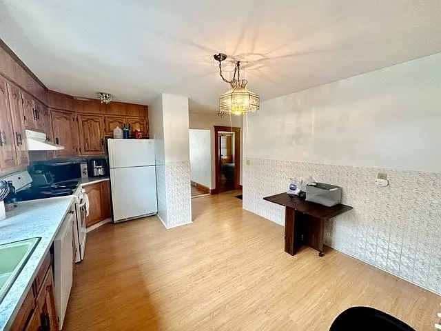 30 Sterling St #2A — Photo 5